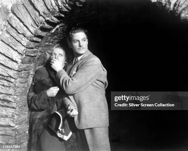 English actors Robert Donat , as Richard Hannay, and Madeleine Carroll as Pamela in 'The 39 Steps', directed by Alfred Hitchcock, 1935.