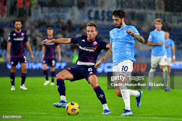 Luis Alberto of SS Lazio compete for the ball with Arthur of ACF Fiorenitina during the Serie A TIM match between SS Lazio and ACF Fiorentina at...