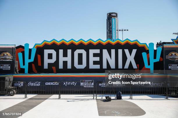 Phoenix Raceway Emblem 45,379 Nascar Phoenix Raceway Stock Photos, High-Res Pictures, and ...