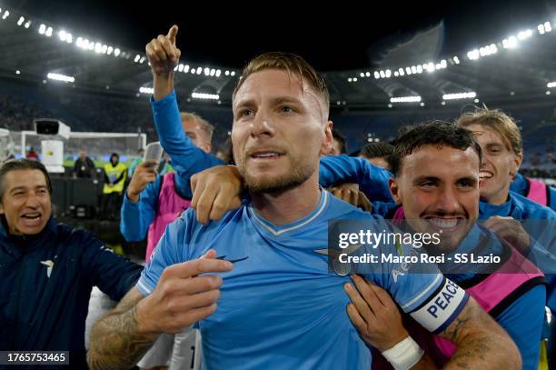 Ciro Immobile of SS Lazio celebrates a opening goal a penalty with his team mates during the Serie A TIM match between SS Lazio and ACF Fiorentina at...