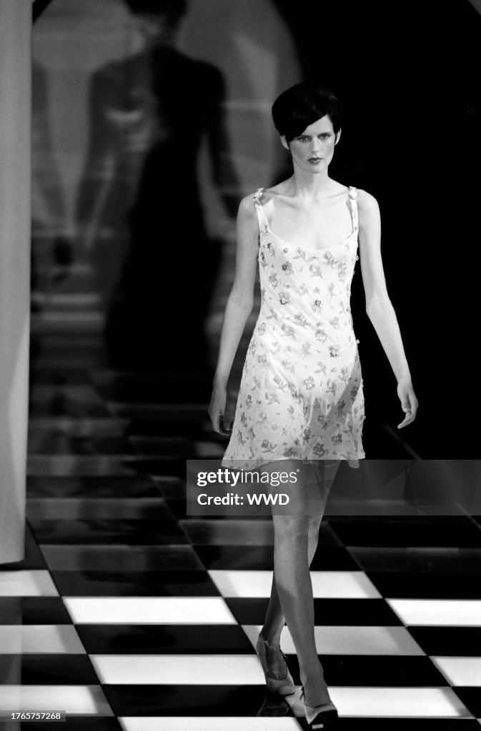 Versace Spring 1996 Ready to Wear Runway Show