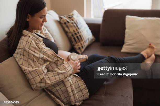 Stomach Making Noise Photos and Premium High Res Pictures - Getty Images