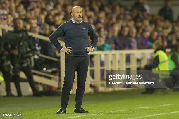 Manager Vincenzo Italiano of ACF Fiorentina looks on during the Serie A TIM match between ACF Fiorentina and Juventus at Stadio Artemio Franchi on...