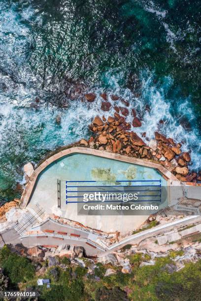 bronte baths ocean pool aerial, sydney, australia - sydney ocean drone stockfoto's en -beelden