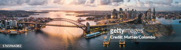 sydney harbour and city at sunrise, australia - sydney ocean drone stockfoto's en -beelden