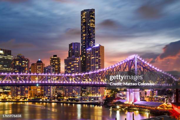 story bridge and skyline at dusk, brisbane, australia - brisbane skyline stock pictures, royalty-free photos & images