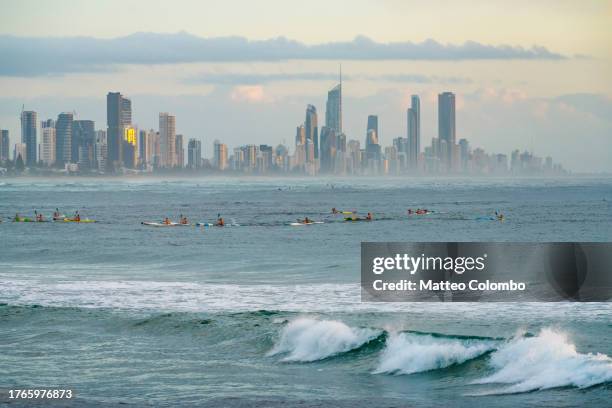 surfers and city skyline, gold coast, australia - gold coast skyline stock pictures, royalty-free photos & images