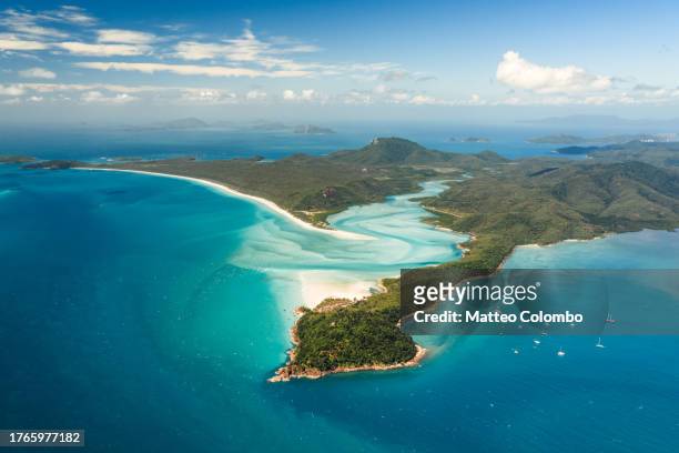 aerial view of whitsunday island, australia - whitehaven beach stockfoto's en -beelden