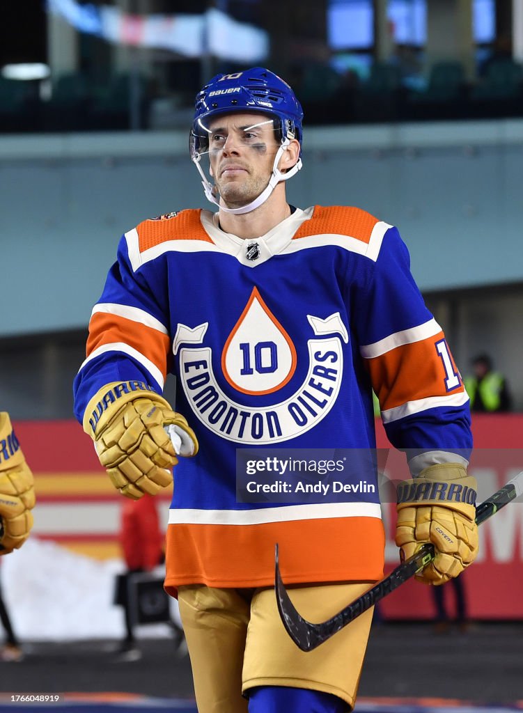 Edmonton Tim Derek Ryan of the Edmonton Oilers walks to the ice surface for the ...