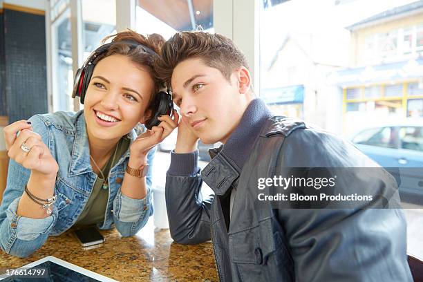 teenagers listening to headphones              es - young boy enjoying music stock-fotos und bilder