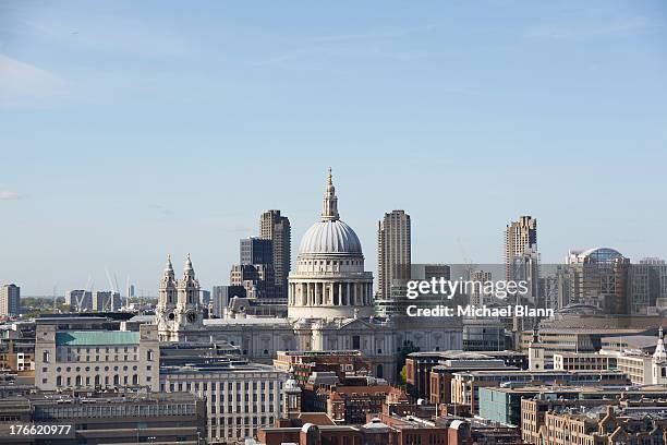 london skyline and landmarks - st pauls cathedral stock pictures, royalty-free photos & images