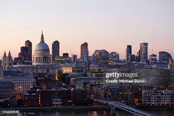 london skyline and landmarks at night - st pauls london stock pictures, royalty-free photos & images