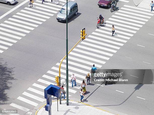 commuters crossing road - pedestrian crossing stock-fotos und bilder