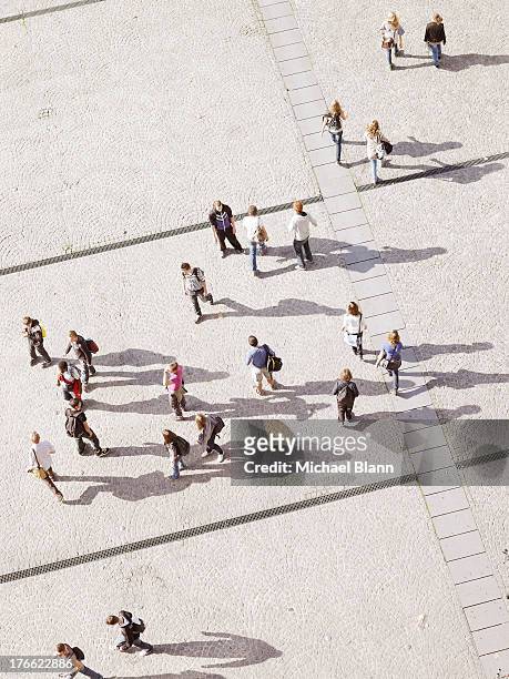 people in city seen from above, aerial - walking around the french capital stockfoto's en -beelden