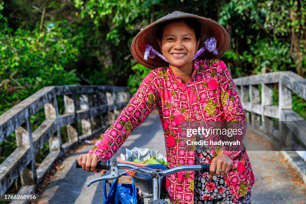 portrait of vietnamese woman, mekong river delta, vietnam - can tho province stock pictures, royalty-free photos & images