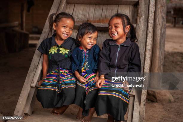 tre bambine felici, laos settentrionale, asia - laos foto e immagini stock