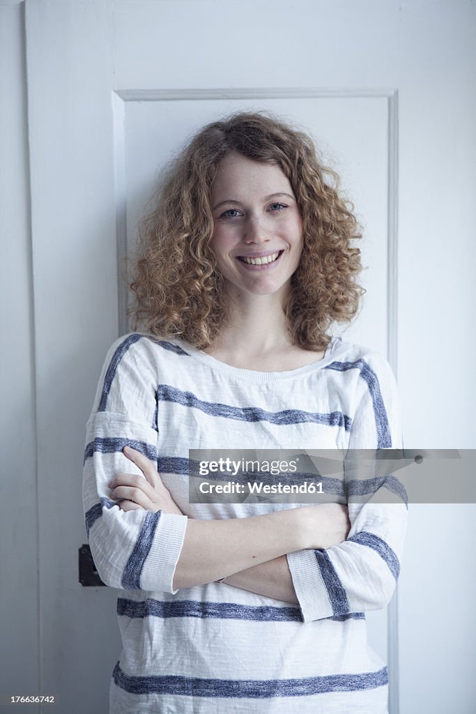 Germany, Bavaria, Munich, Portrait of young woman, smiling