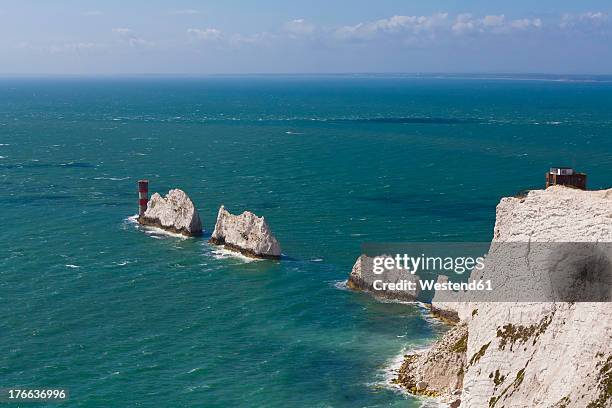 england, isle of wight, view of chalk cliffs at the needles - isle of wight needles stock pictures, royalty-free photos & images