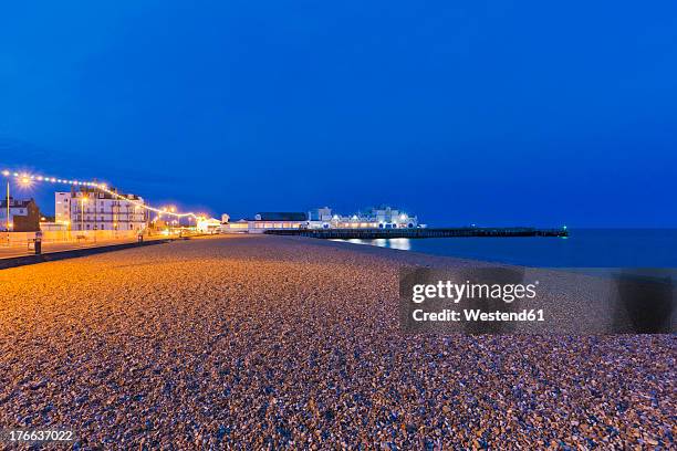 england, hampshire, portsmouth, view of beach at south parade pier - southsea stock pictures, royalty-free photos & images