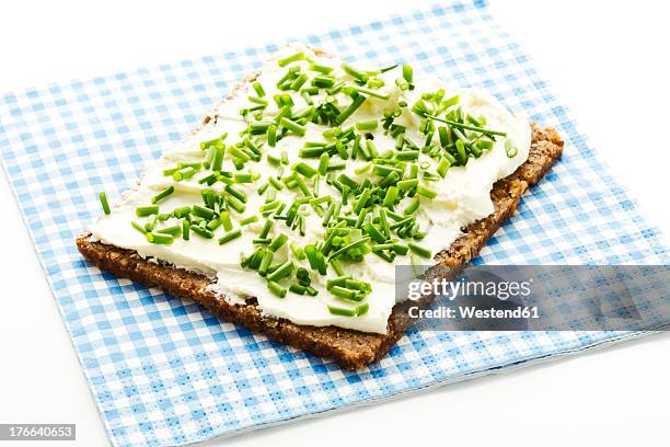 cream cheese sandwich with chives, close up - bread close up stock-fotos und bilder