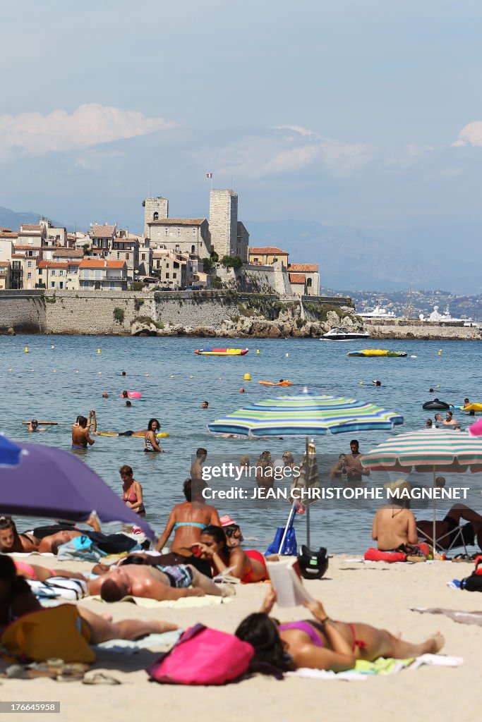 FRANCE-WEATHER-TOURISM