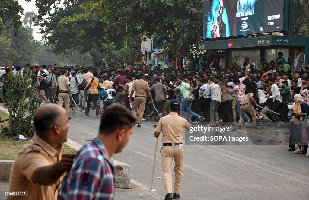 Fan Chasing Policemen with batons are chasing fans, who gathered outside... News ...