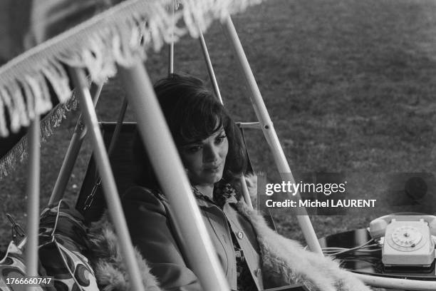 Catherine Rouvel sur le tournage du film 'Marseille contrat', en janvier 1974.