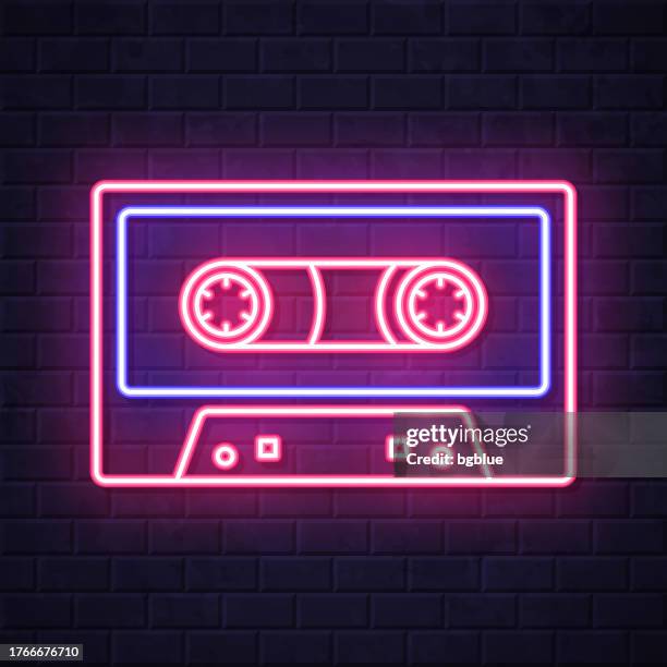 illustrazioni stock, clip art, cartoni animati e icone di tendenza di cassetta. icona al neon incandescente su sfondo muro di mattoni - tape