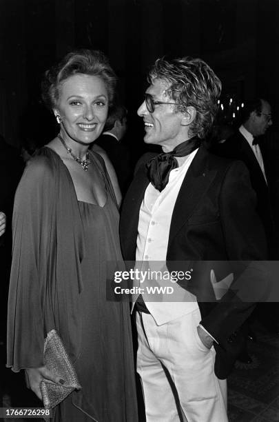 Designer Fernando Sanchez and guest attend Parson's School of Design graduates dinner at the Waldorf-Astoria on April 21, 1977.