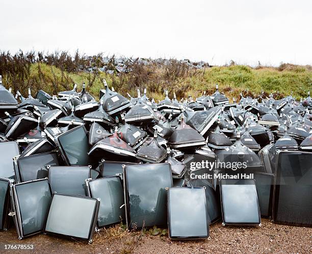 Box Tv Garbage Tv Recycling Photos and Premium High Res Pictures - Getty Images