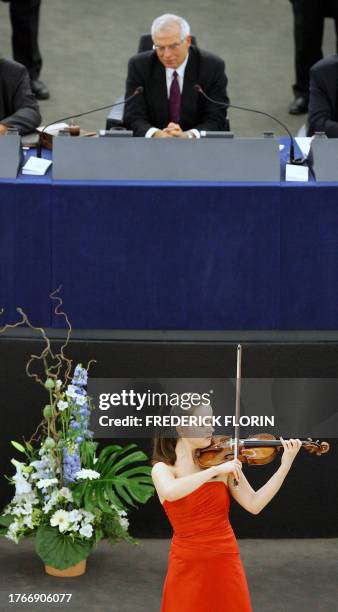 Latvian violinist Baiba Skride plays a piece by Jean-Sebastien Bach 09 May 2005 on a 1725 Stradivarius at the European Parliment during the opening...