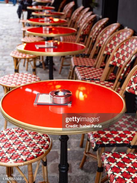 parisian terrace in paris, france - paris restaurant stock pictures, royalty-free photos & images