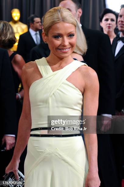 Talk Show Host Kelly Ripa arrives for the 84th annual Academy Awards Show, February 26, 2012 in Los Angeles, California.