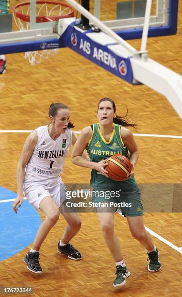 Belinda Snell of the Opals drives to the basket during the Women's FIBA Oceania Championship match between the Australian Opals and the New Zealand...