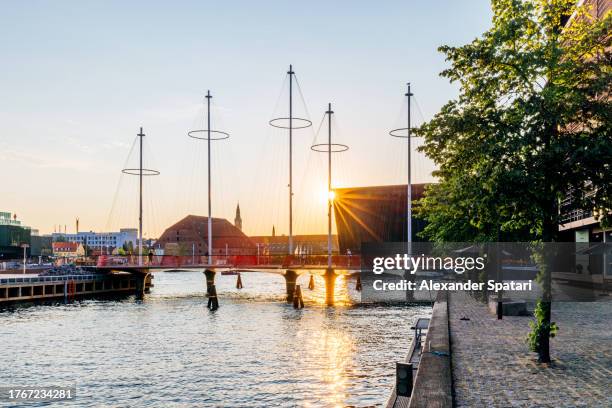 cirkelbroen (circle bridge) at sunset, copenhagen, denmark - christianshavn stock pictures, royalty-free photos & images