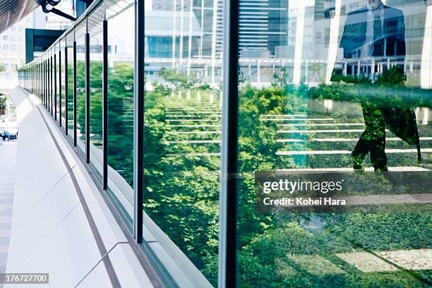 business district and green - glass building reflection stock pictures, royalty-free photos & images