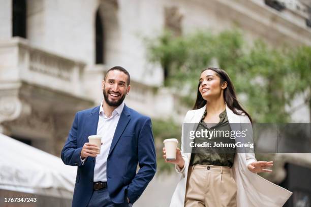 new york business partners taking a break from the office - takeaway coffee stockfoto's en -beelden