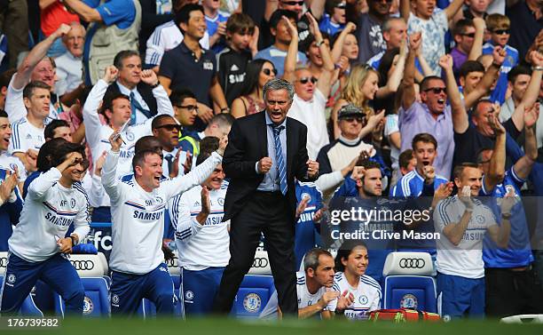 Chelsea manager Jose Mourinho celebrates Frank Lampard's goal during the Barclays Premier League match between Chelsea and Hull City at Stamford...