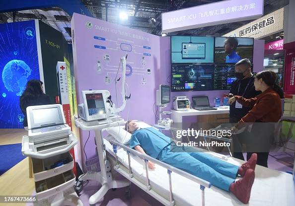 Visitors Experience New Tech At The 6TH CIIE in Shanghai Visitors Experience New Tech At The 6TH CIIE in Shanghai