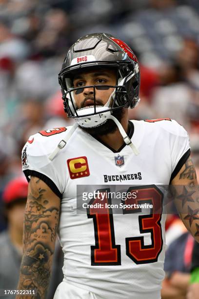 Tampa Bay Buccaneers wide receiver Mike Evans warms up before the football game between the Tampa Bay Buccaneers and Houston Texans at NRG Stadium on...