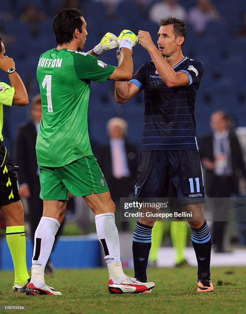 Gianluigi Buffon of Juventus and Miroslav Klose of Lazio after the