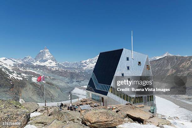 monte rosa hut and matterhorn - monte rosa fotografías e imágenes de stock