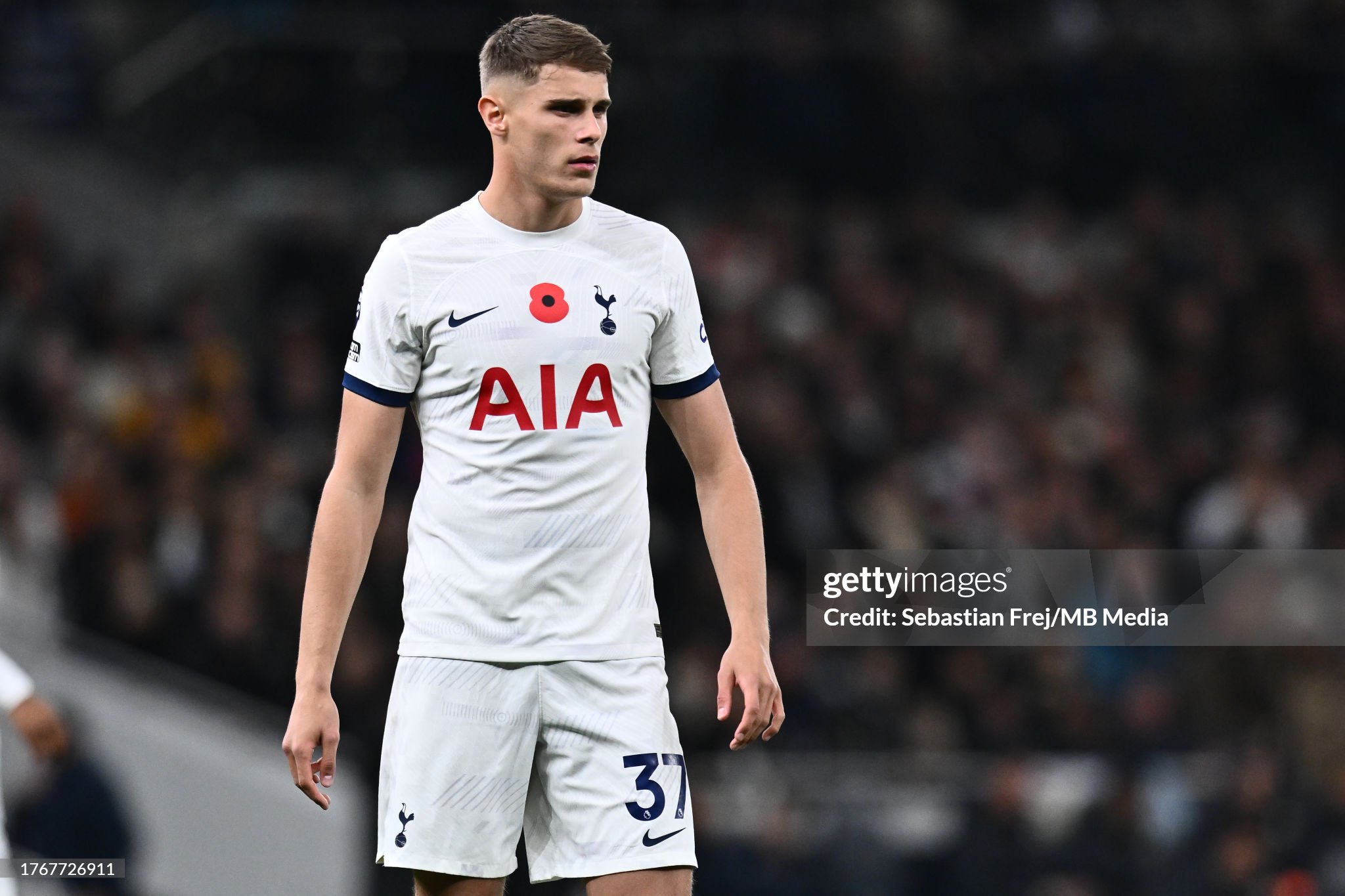 Tottenham manager has bad news about Van de Ven