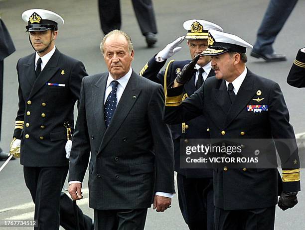 The King of Spain, Juan Carlos of Spain , is escorted by members of Chilean Navy high command, upon his arrival to the Congress in Valparaiso, 14...