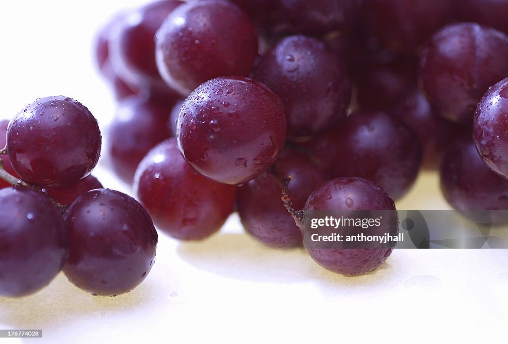 Wet red grapes 1