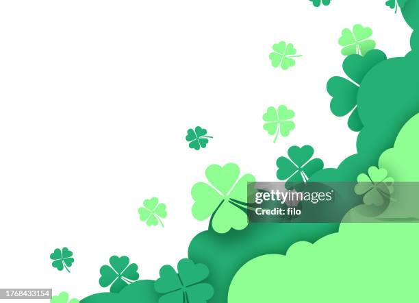 illustrations, cliparts, dessins animés et icônes de saint-patrick shamrock cloudscape contexte de la frontière - paper cut