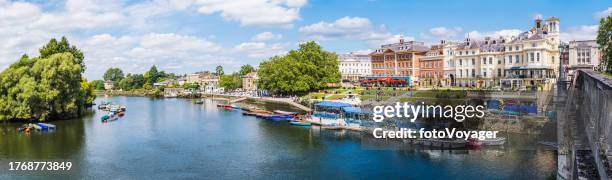 london richmond upon thames picturesque riverside town busy waterfront panorama - richmond upon thames stockfoto's en -beelden