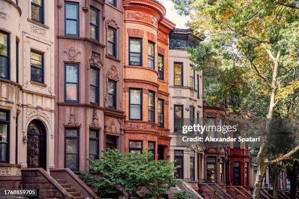 brownstone houses in park slope, brooklyn, new york city, usa - sandsteinziegel stock-fotos und bilder