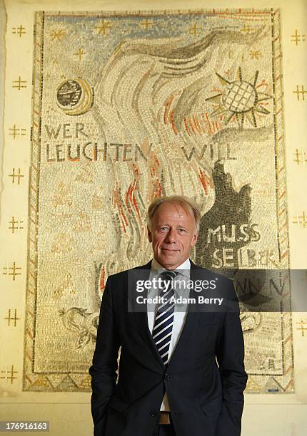 Juergen Trittin, co-leader of the German Green party, poses as he arrives to speak to foreign journalists on August 19, 2013 in Berlin, Germany....