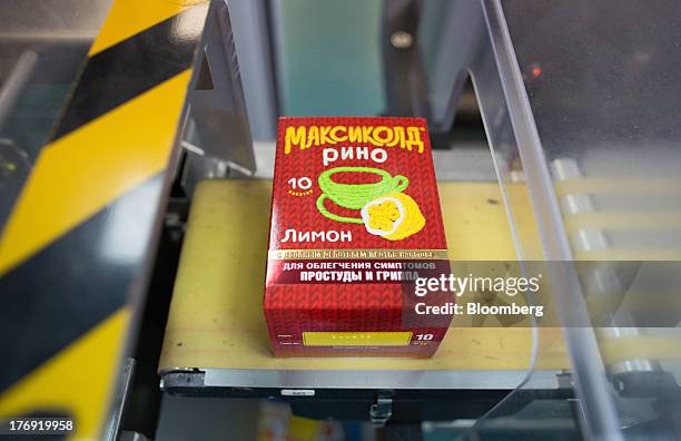 Packet of MaxycolRhino powder moves along the production line at OAO Pharmstandard's Leksredstva drug manufacturing unit in Kursk, Russia, on Friday,...